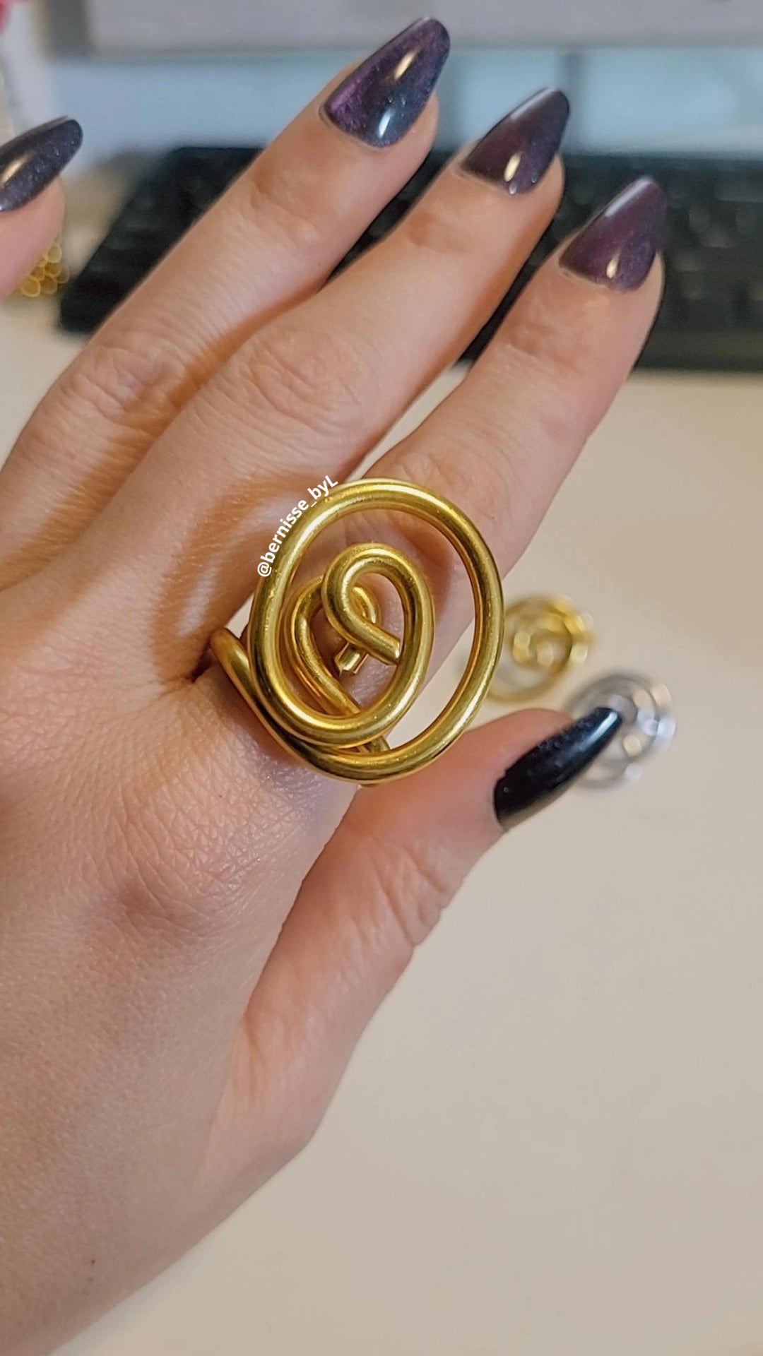 Curves ring
