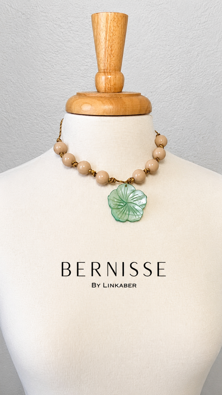 Shell flower necklace