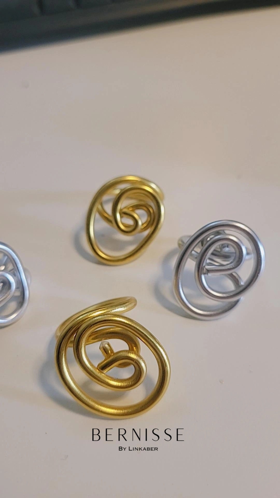 Curves ring