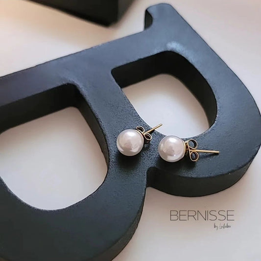 Pearl stud