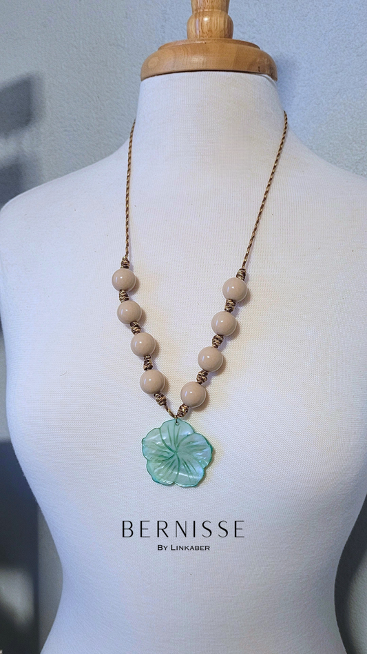 Shell flower necklace